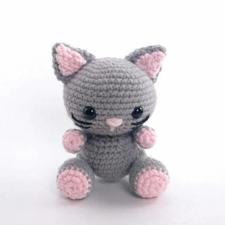 Котик связать крючком легко. Амигуруми котенок. связанные игрушки кошки. маленькие вязаные игрушки. вязаные игрушки котики.