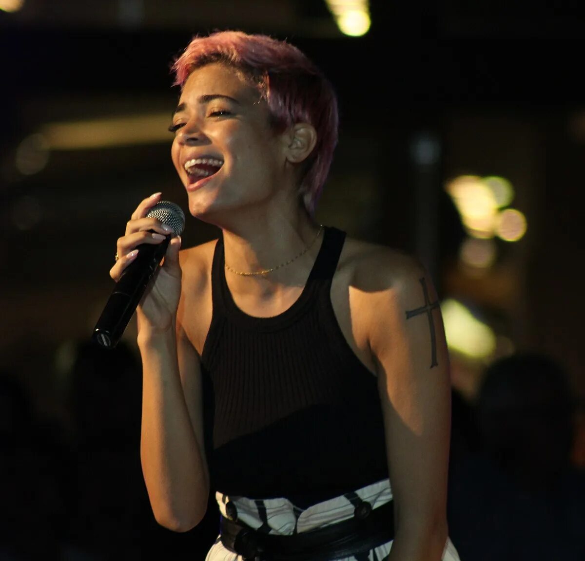 Элоди певица италия. Elodie певица италия. Элоди фонтан завсет. Элоди жинетт томи. Elodie итальянская певица.