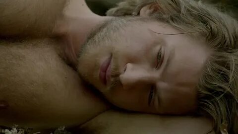 Shirtless Men On The Blog: Greyston Holt Mostra Il Sedere