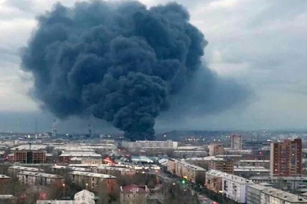 Что горело на левом берегу. Пожар на заводе в Красноярске. Что горит в Красноярске сейчас. Пожар в Красноярске сейчас. Горит Красмаш.