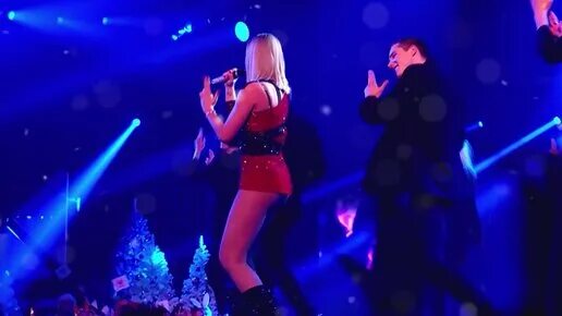 Танец бузовой. Танцы елка муз тв 2022 бузова. Танцуй под бузову. Песня бузова танцует. Позор в танцах.