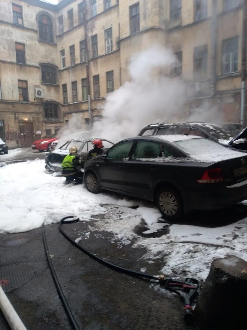 Взрыв машины в Санкт-Петербурге. Взорванный автомобиль в Питере. Взрыв на Петроградке. Бомба в питере сегодня