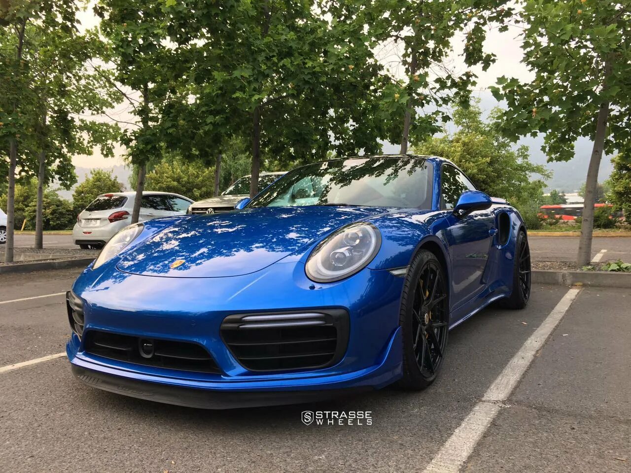 Porsche boxster 986 blue. Порше 911 черный матовый. Porsche 911 992 nardo grey. Краска porsche. Light blue metallic porsche 911.