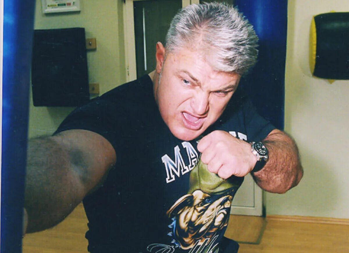 В честь умершего атлета. В честь умершего атлета. Наградные грамоты. Статуэтка награда из оргстекла. Футболист 17 лет.