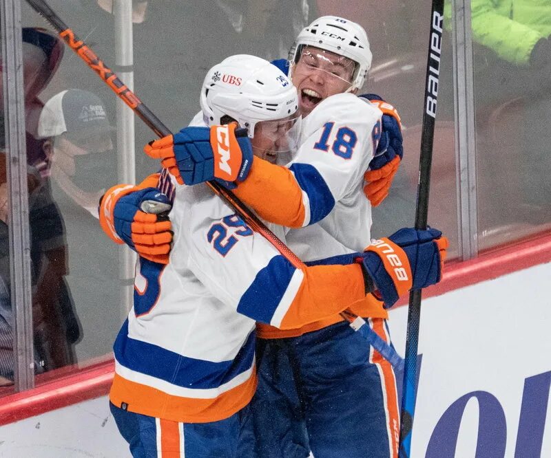 Миннесота айлендерс нхл. Chris kreider new york rangers. Торонто даллас. Канадские команды в нхл. Даллас айлендерс прогноз.