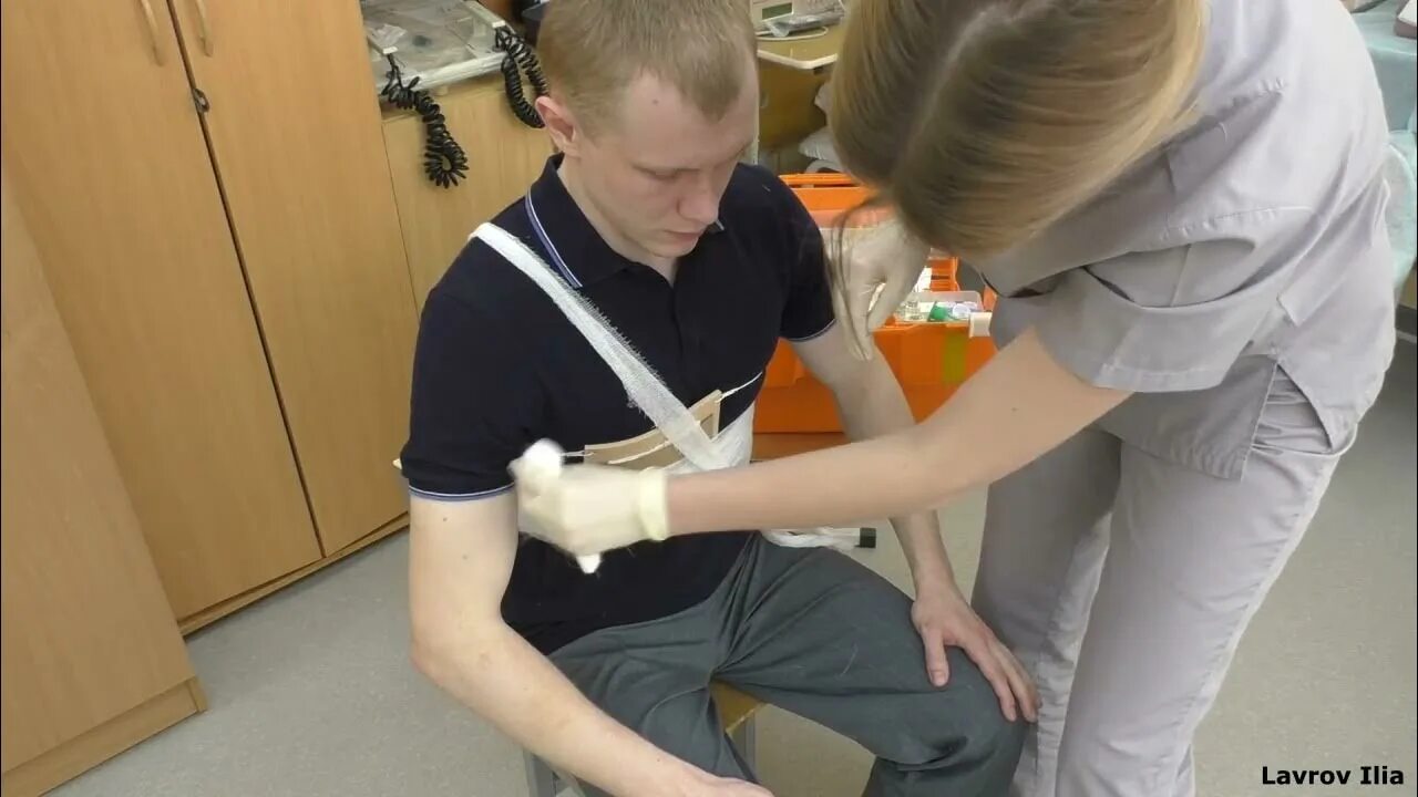 Техника наложения окклюзионной. Окклюзионной (герметизирующей) повязки. Пневмоторакс окклюзионная повязка. Окклюзионная лейкопластырная повязка.