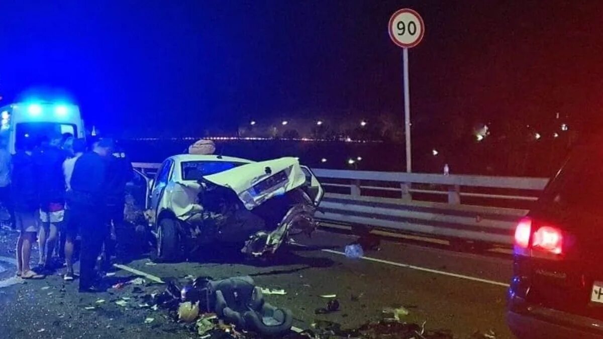 Попала в аварию и была вытрахана незнакомцем прямо на дороге