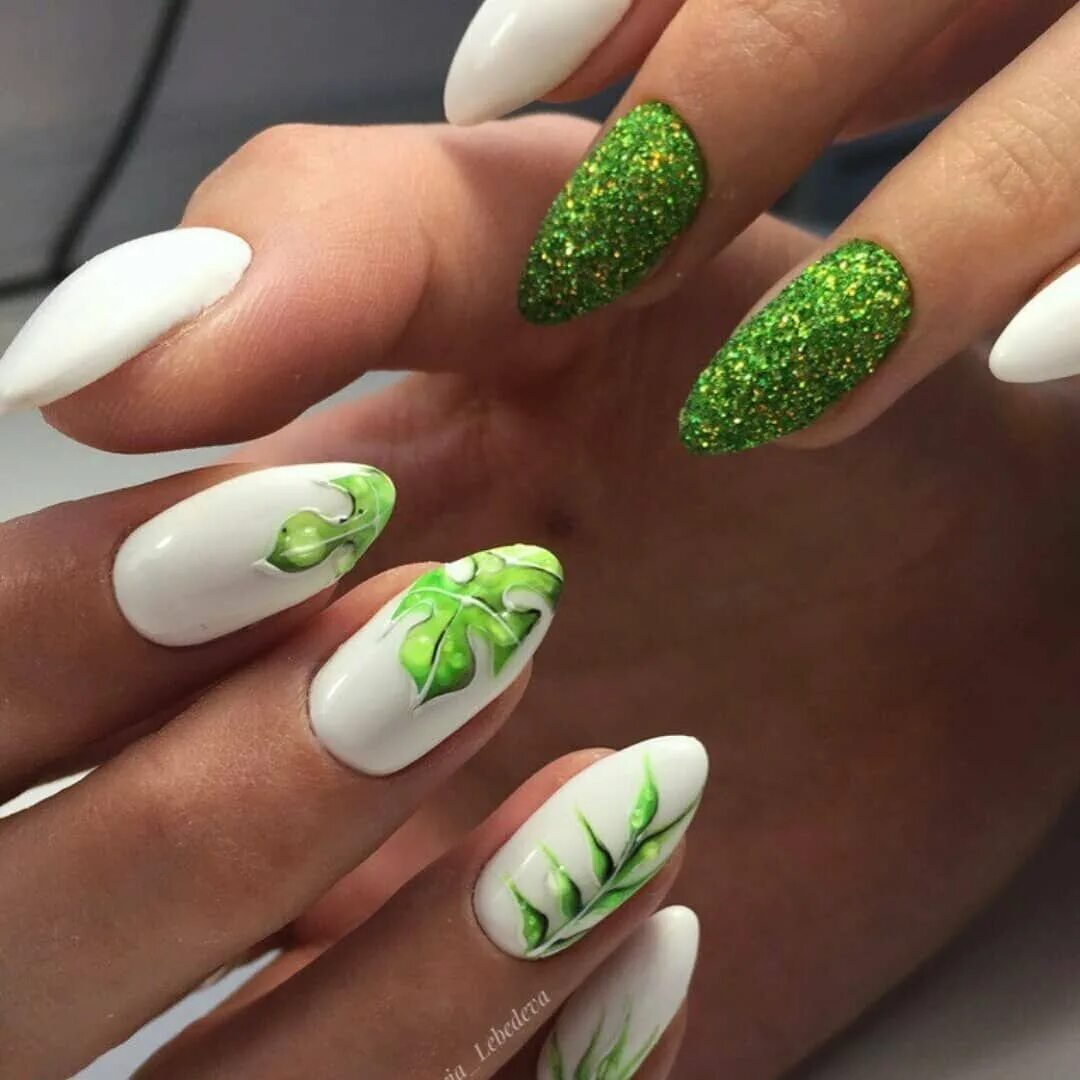 Ногти зеленые дизайн новинки 2023. Салатовый маникюр. Весенние ногти. Зеленые ногти. Маникюр в зеленых тонах.