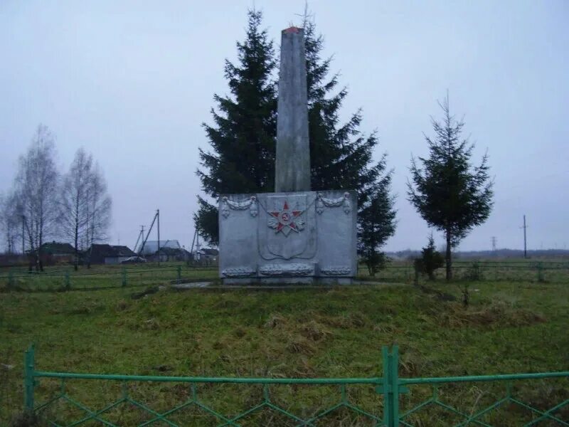 Терновский обелиски. Обелиск село Токарево Смоленская область. Селенки Смоленская область памятник воинам. Пгт красный Смоленская область. Обелиск в д Лонница Краснинский район.