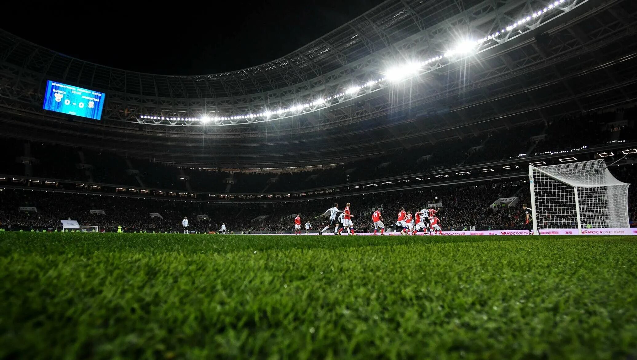 Футбольное поле стэмфорд бридж. Soccer stadium. Берн арена (футбольный стадион). Soccer stadium. Тоттенхэм хотспур стэдиум.