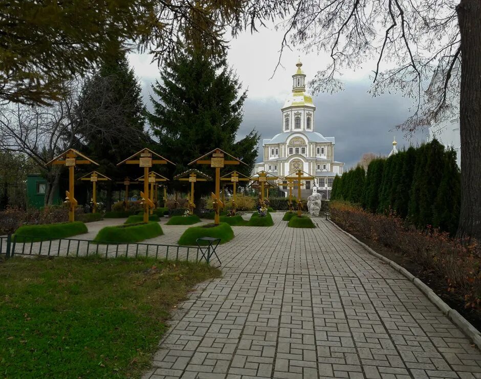 Ростов великий судный приказ. Варлаамо-хутынский монастырь гостиница. Кирилло-белозерский монастырь святые врата. Монастырь из сериала кровавая барыня. Иван васильевич меняет профессию ростовский кремль.