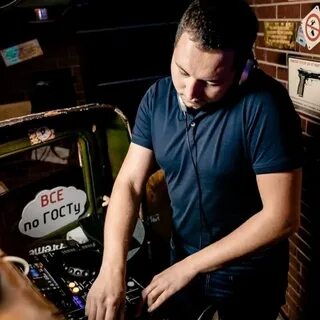 Dj mixes radio