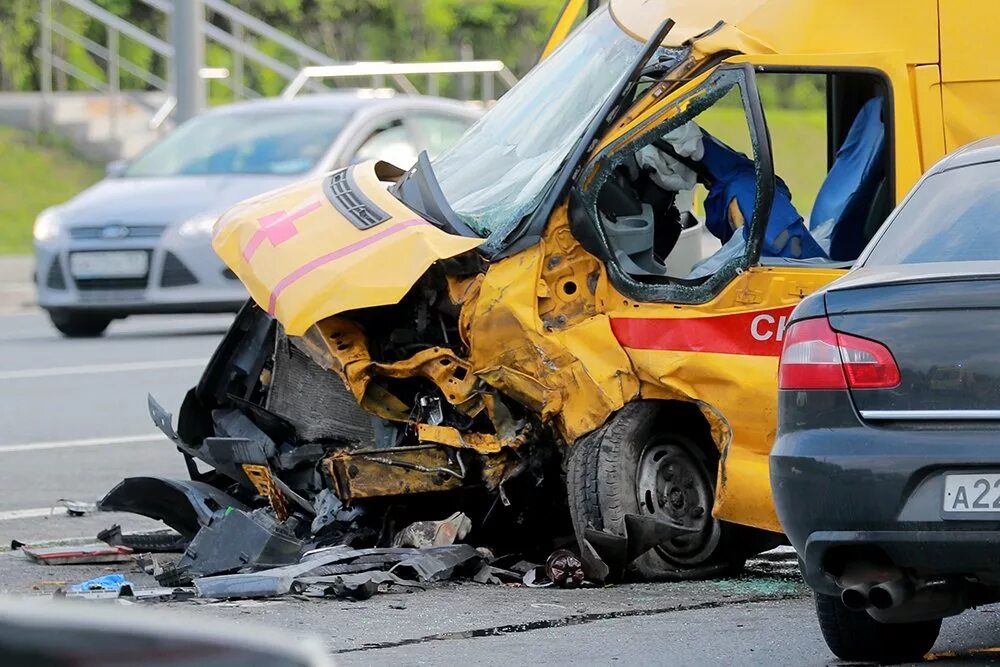 Crash 7. Аварии 04.07.2022 Кутузовский проспект BMW x5. Авария на Кутузовском сегодня. ДТП на Кутузовском проспекте с автобусом. Кутузовский проспект скорая.