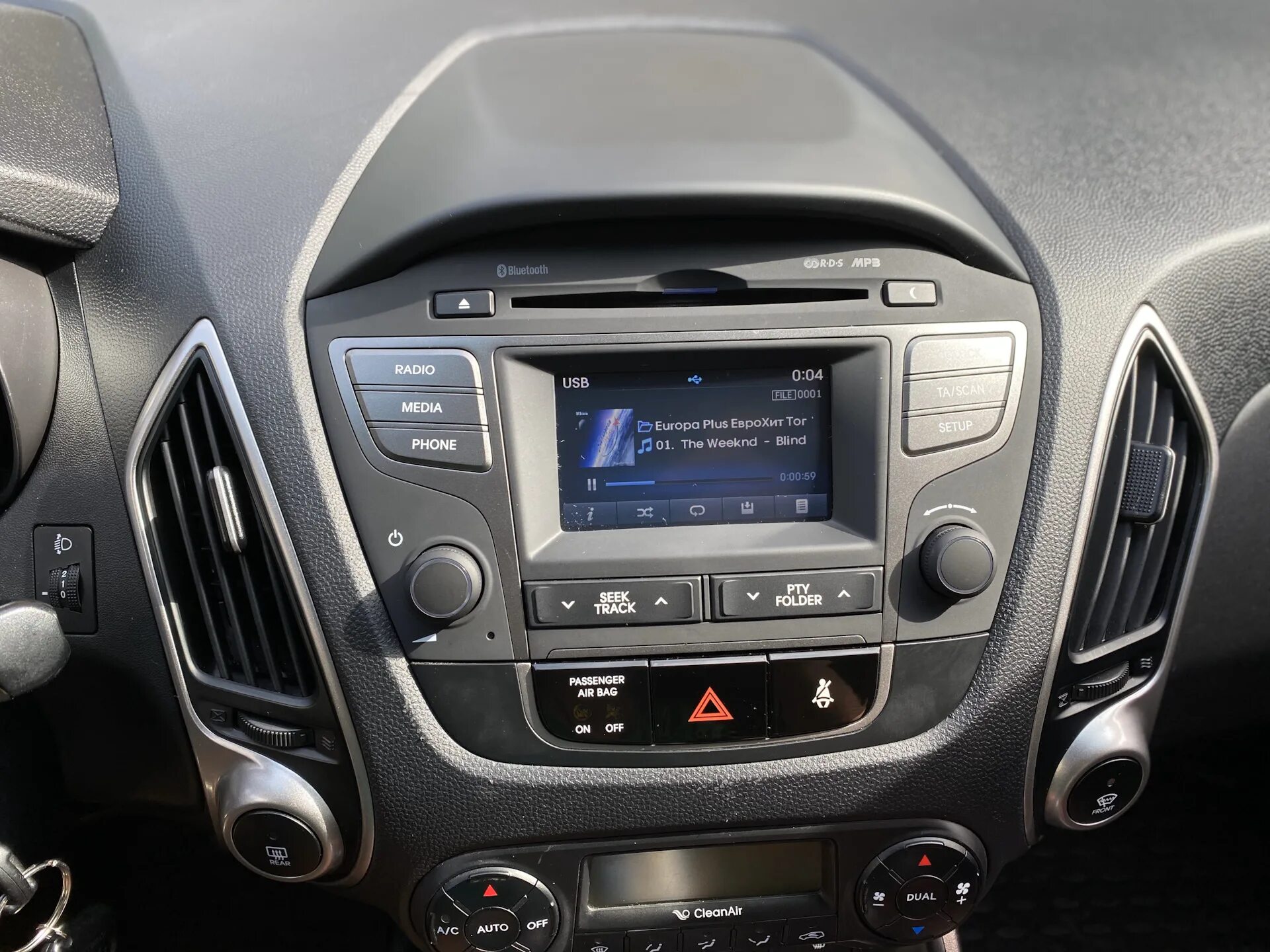 Hyundai 35 ix35. Ix35 магнитола андроид. Ix35 блютуз. Часы хендай ix35. Хендай ix35 2012 года полный привод аудиосистема.