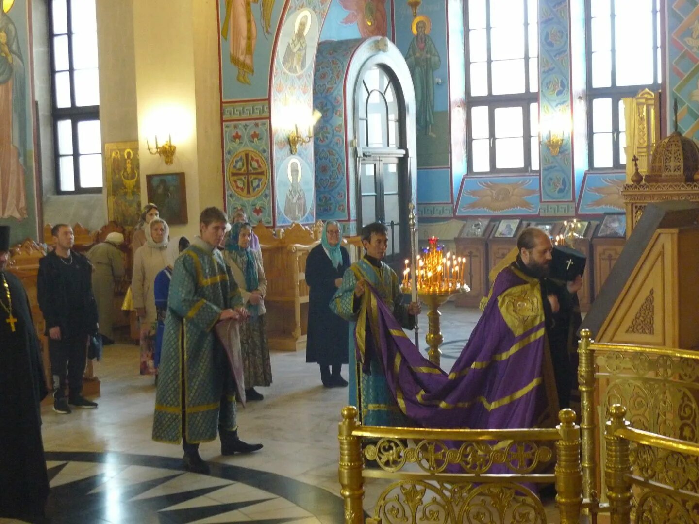 литургия покрова богородицы. покров пресвятой богородицы вечерняя служба в церкви. новодевичий женский монастырь расписание. покров пресвятой богородицы служба в храме. почаевская лавра богослужение.