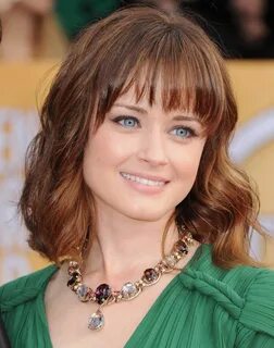 Find the best bangs for your face shape Celebrity bangs, Hair beauty.