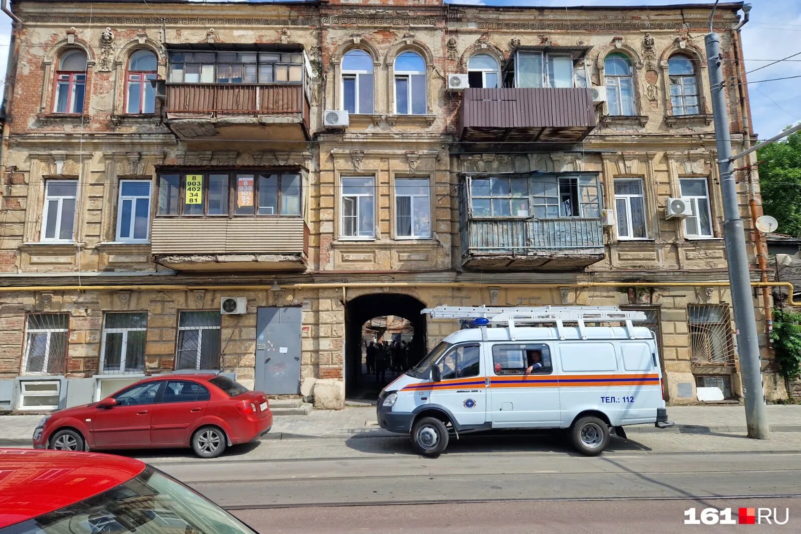 рухнул частный дом. падение во дворе. снесенные здания в ростов. какой дом обрушился в ростове на дону. какой дом обрушился в ростове на дону.