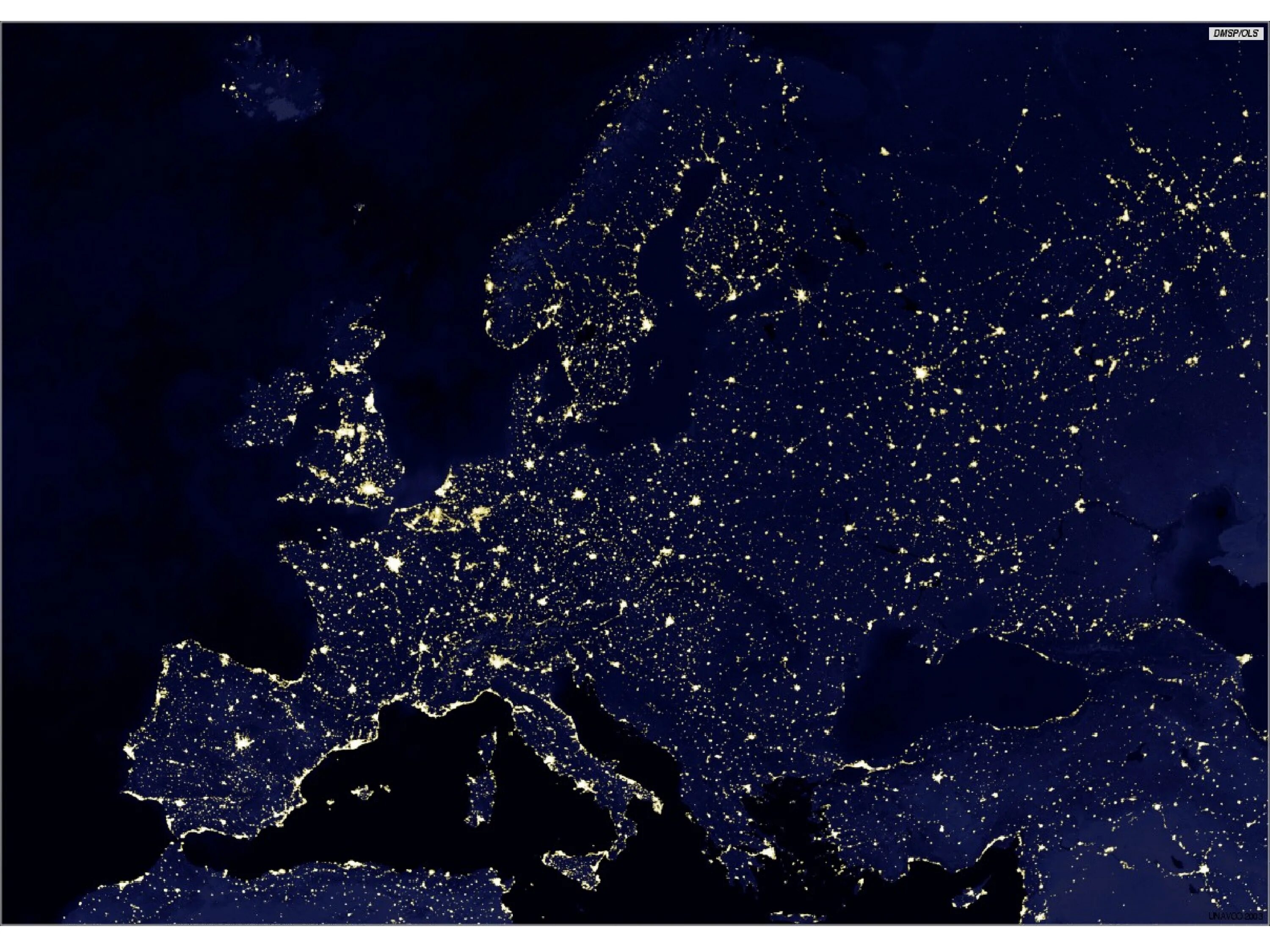 Ночная Европа из космоса. Европа ночью. Европа с космоса ночью. Европа со спутника ночью.