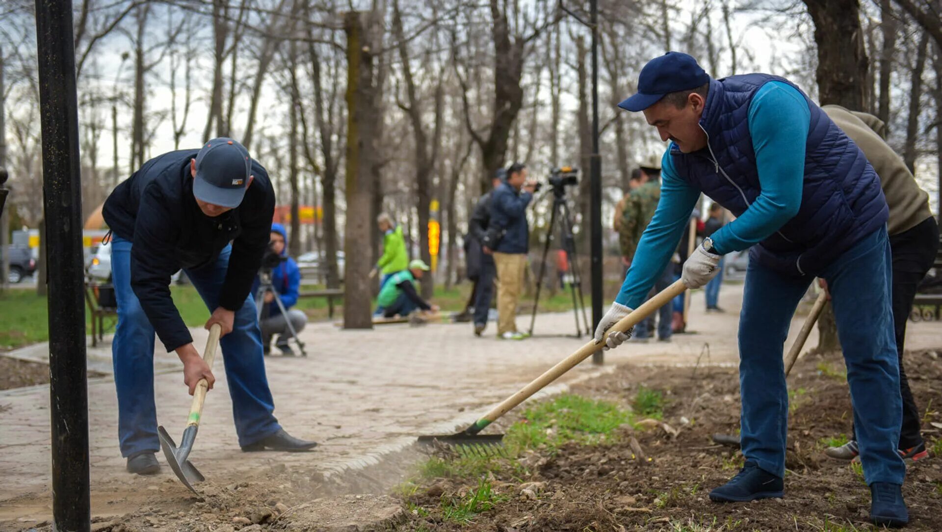 Санитарная очистка города. Субботник Бишкек. Санитарная очистка городских территорий. Субботники в Китае.