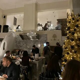Ресторан бить тарелки