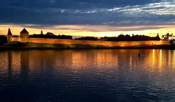 Берег реки волхов в великом новгороде. Река волхов великий новгород. Волхов великий новгород. Река волхов новгород. Устье реки волхов великий новгород.