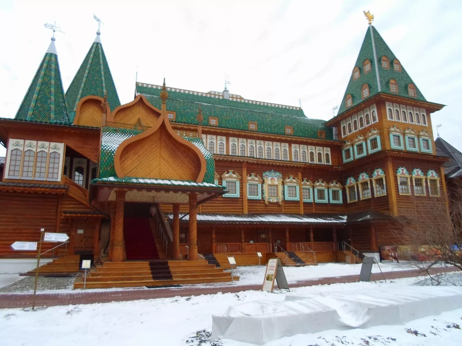 Дворец алексея михайловича в коломенском зима. Дворец алексея михайловича в коломенском зима. Рождество в коломенском. Усадьба измайлово зимой. Коломенский дворец царя алексея михайловича зимой.