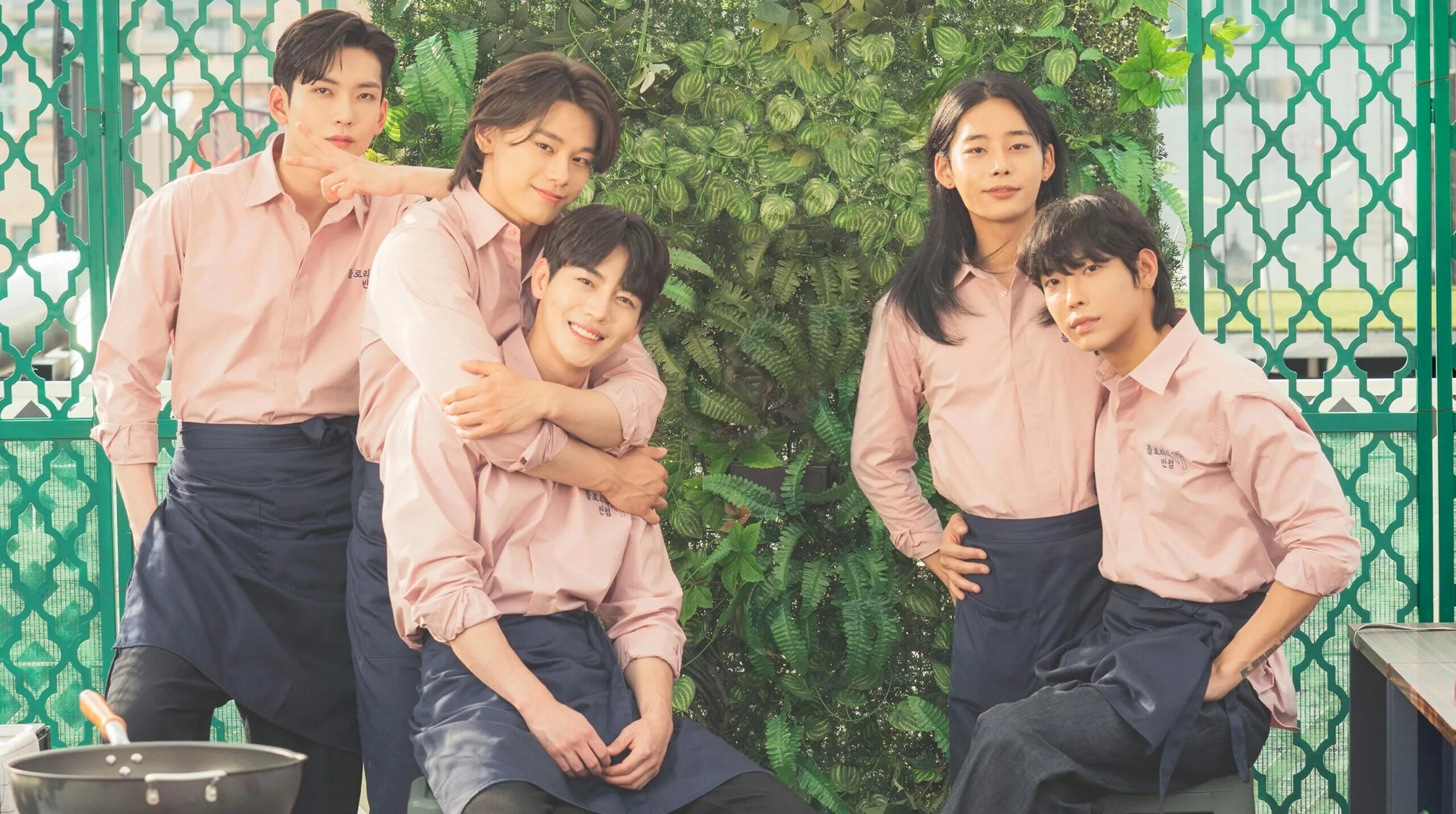 Гон ю первое кафе принц. Gong yoo кафе принц. Первое кафе «принц» сериал. Первое кафе принц дорама актеры. Дорама ресторан флорида поцелуй.