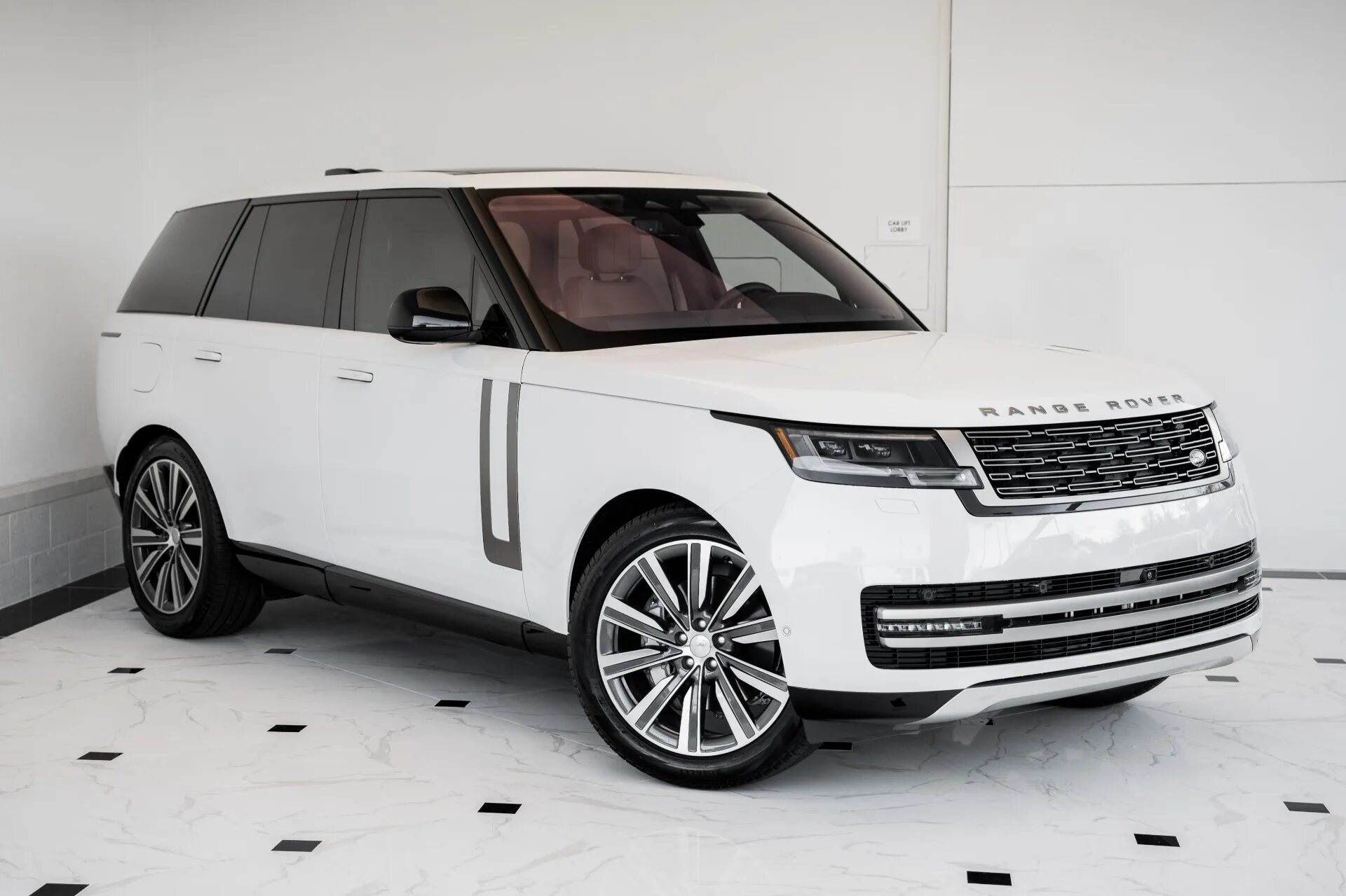 Купить рендж ровер 2023. Рейндж Ровер 2023. Range Rover 2023 белый. Ленд Ровер 2023. Рендж Ровер Брабус.