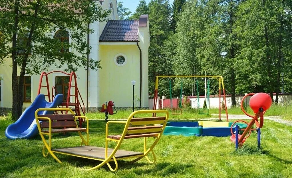 Московская область поселок быково гостиница. Пансионат золотая осень владивосток. Реабилитационный центр быково. Московская ул. Отель золотая осень калининград.