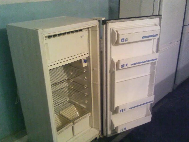 Фотографии простого холодильника.