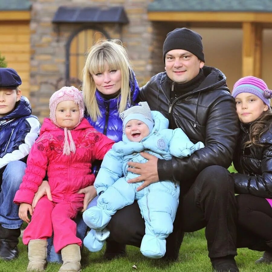 овсянниковский сад. многодетная семья картинки. многодетные очередники спб. многодетность в спб. семья скрипко спб многодетная.