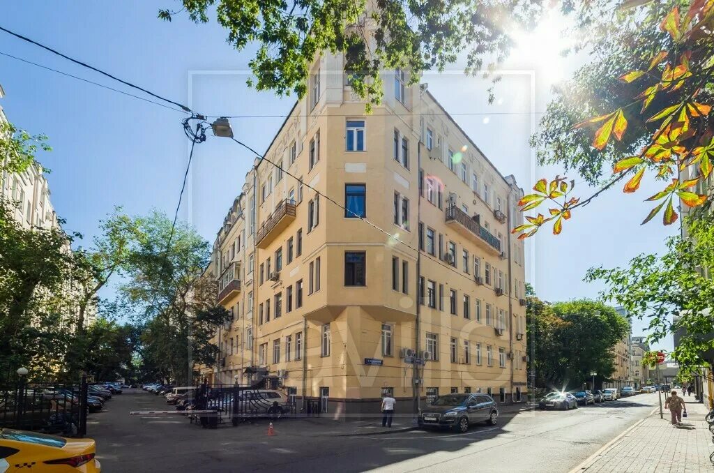 Фотографии магазина на продажу в Москве город по адресу Трёхпрудный переулок, 11