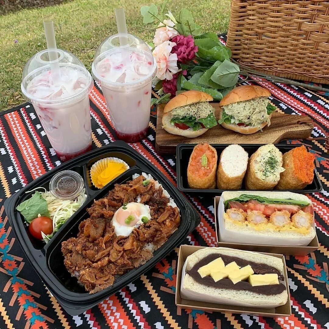 Что можно взять на пикник. Блюда для пикника. Закуски на пикник. Продукты на пикник. Еда на природе.