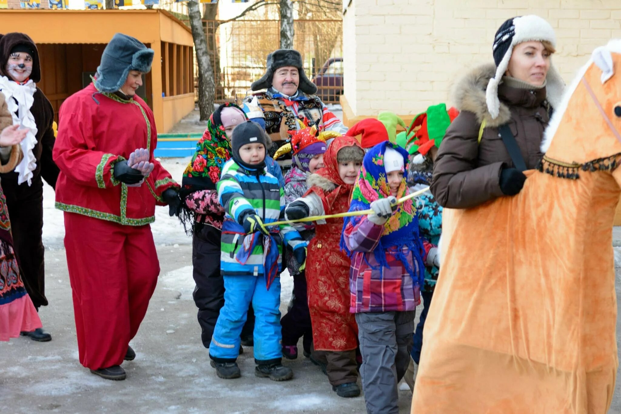 Одежда на масленицу для мальчика. Масленица в детском саду. Масленица всдетском саду. Наряд на Масленицу в детский сад. Нарядить мальчика на Масленицу в садик.