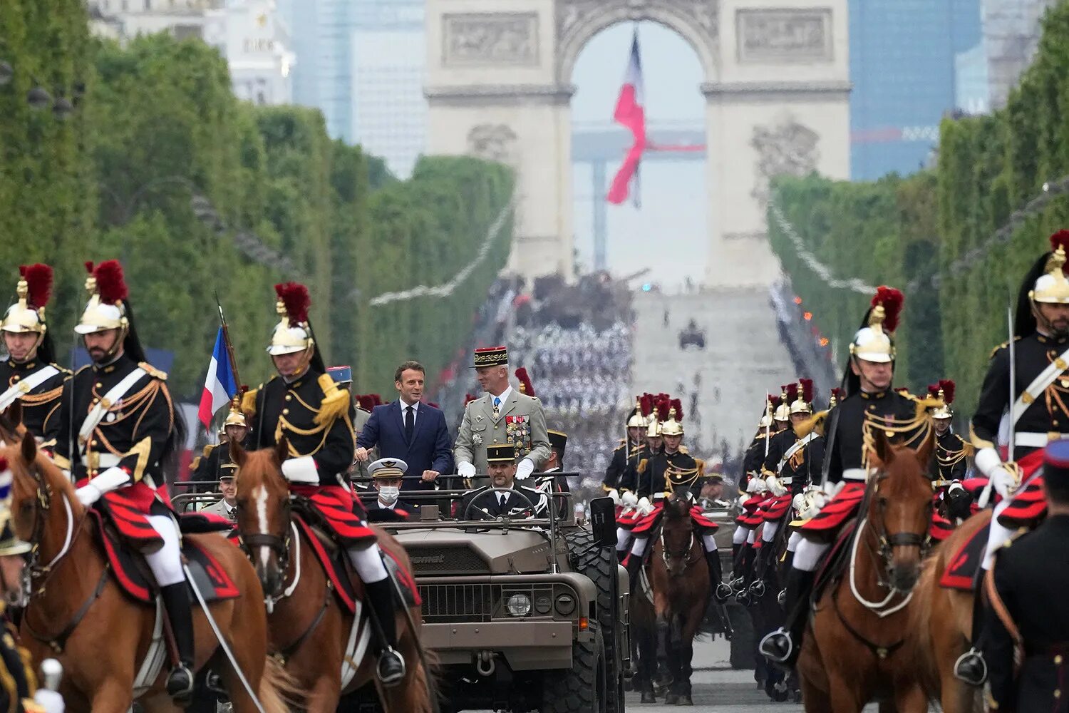 French celebration. Военный парад во Франции в честь взятия Бастилии. День взятия Бастилии во Франции праздник. 14 Июля день взятия Бастилии во Франции. Франция парад в день взятия Бастилии.