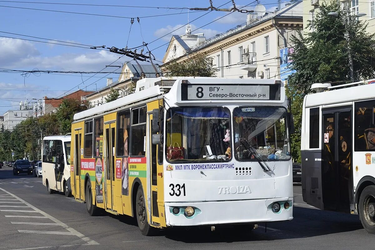 Местоположение троллейбуса. Троллейбус 8 Воронеж ЗИУ 682. Воронежский троллейбус ЗИУ. Троллейбус ЗИУ-682г-016.04. Троллейбус Воронеж 7 7 Воронеж.