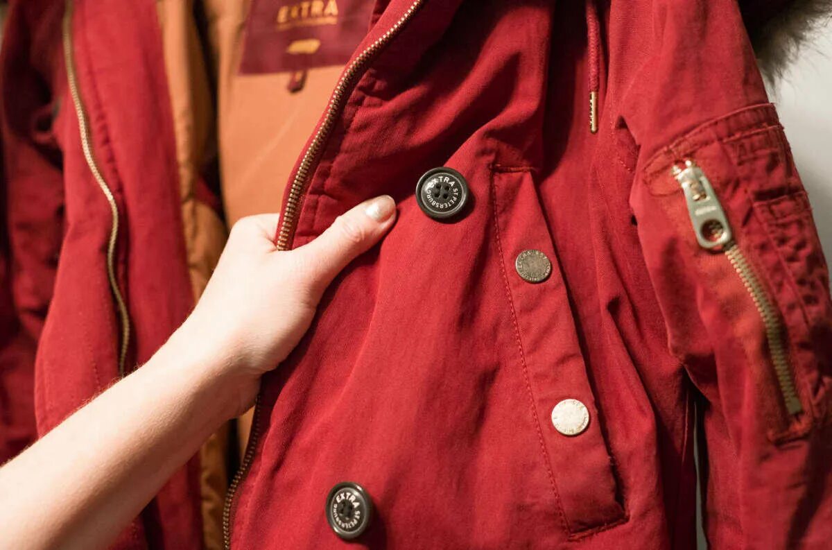 Чистка куртки. Химчистка куртки. Где можно почистить куртку. Где можно почистить куртку. Куртка из замши.