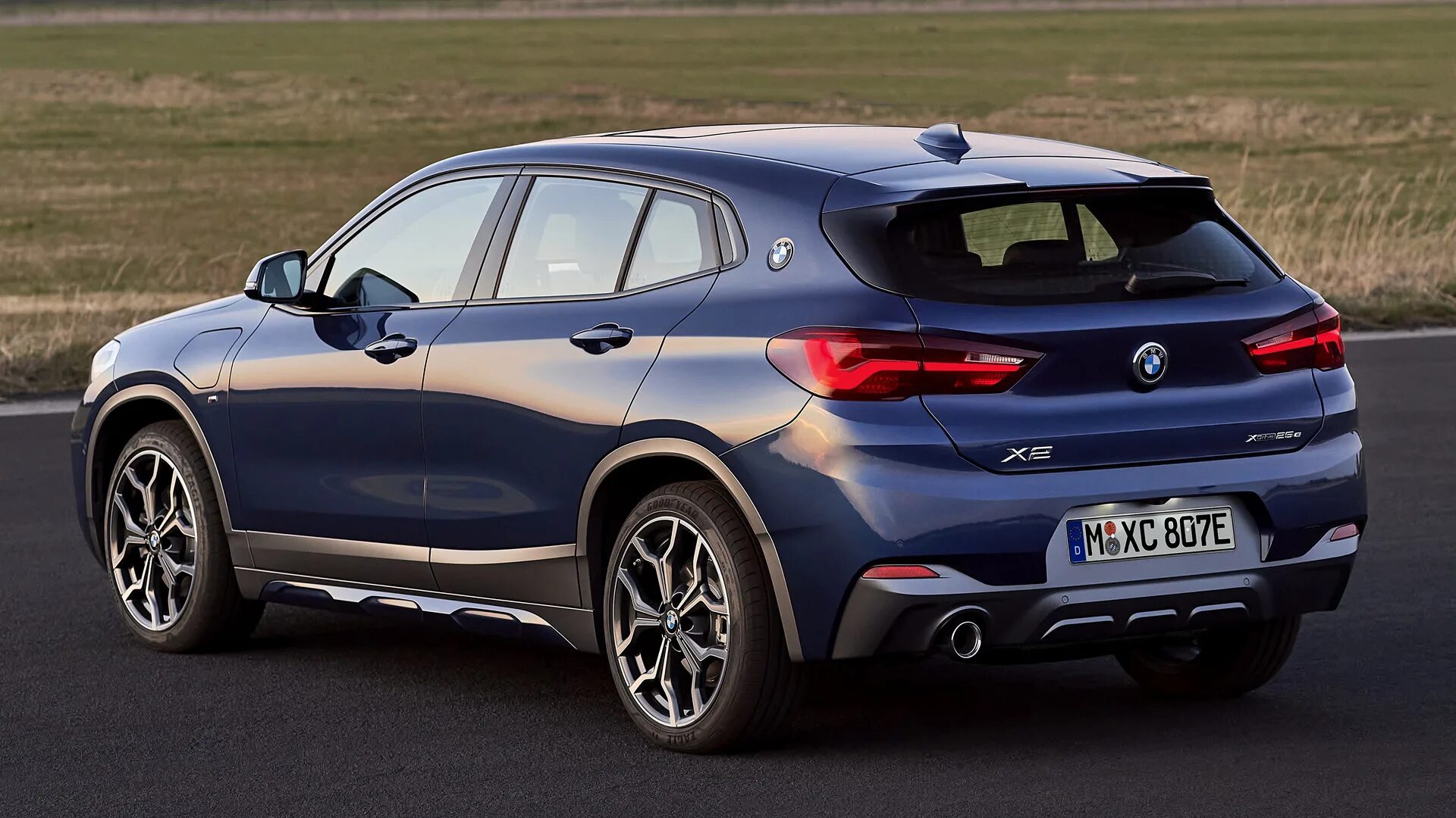 Когда выйдет икс 2. Bmw x2 2021. Бмв x2 2020. Люди икс 2001. Bmw ix2 concept.