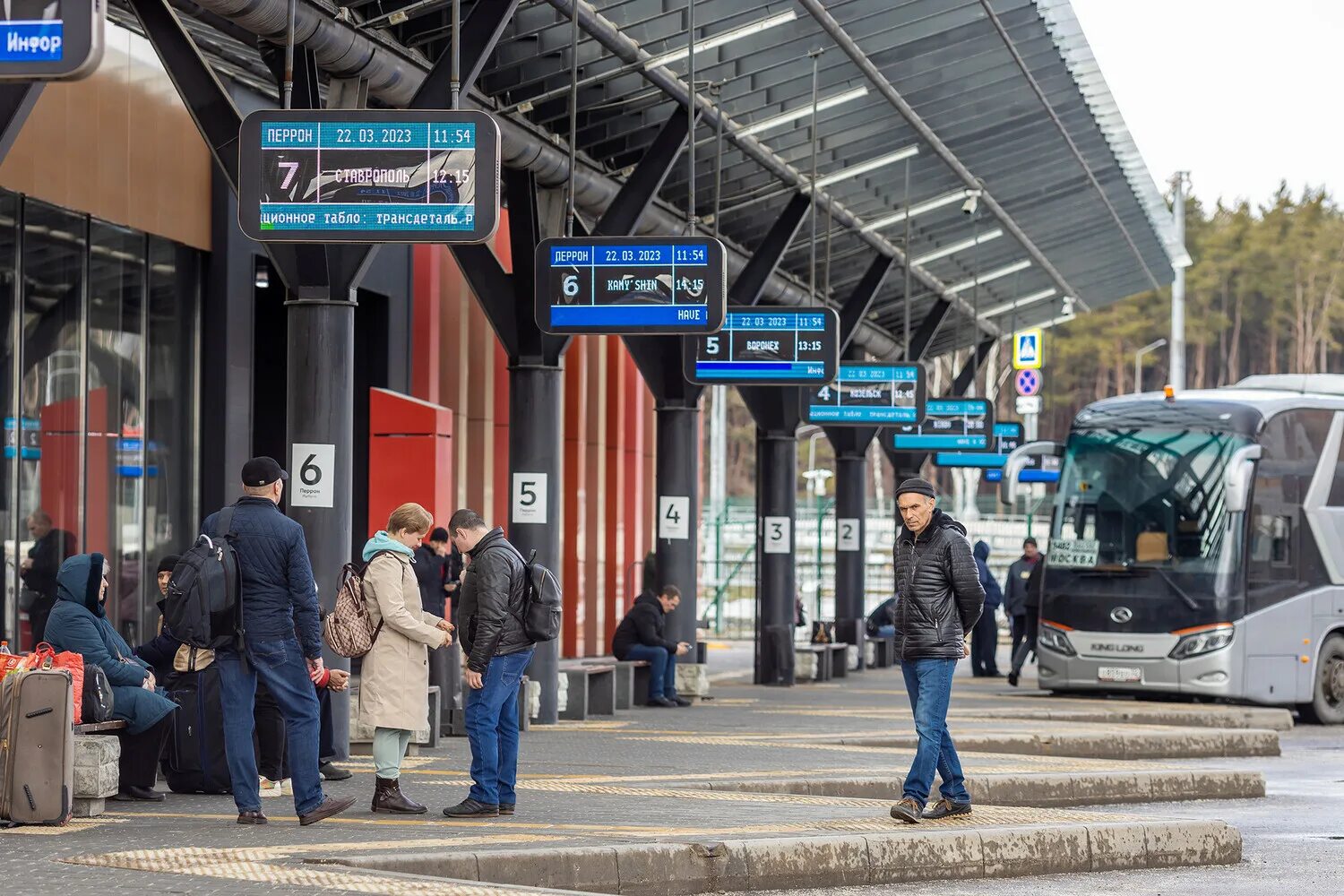 Транспорт в городе. Москва. Автостанция Московский вокзал. Московский автобус. Автовокзал столичный купить билет