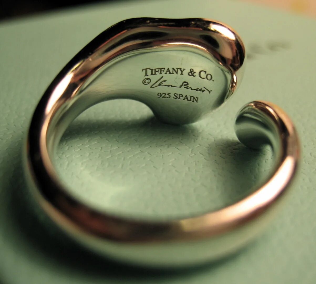 Кольцо полны любви. Кольцо тиффани сердце серебро. гравировка tiffany. гравировка тиффани на кольце. tiffany кольцо с гравировкой.