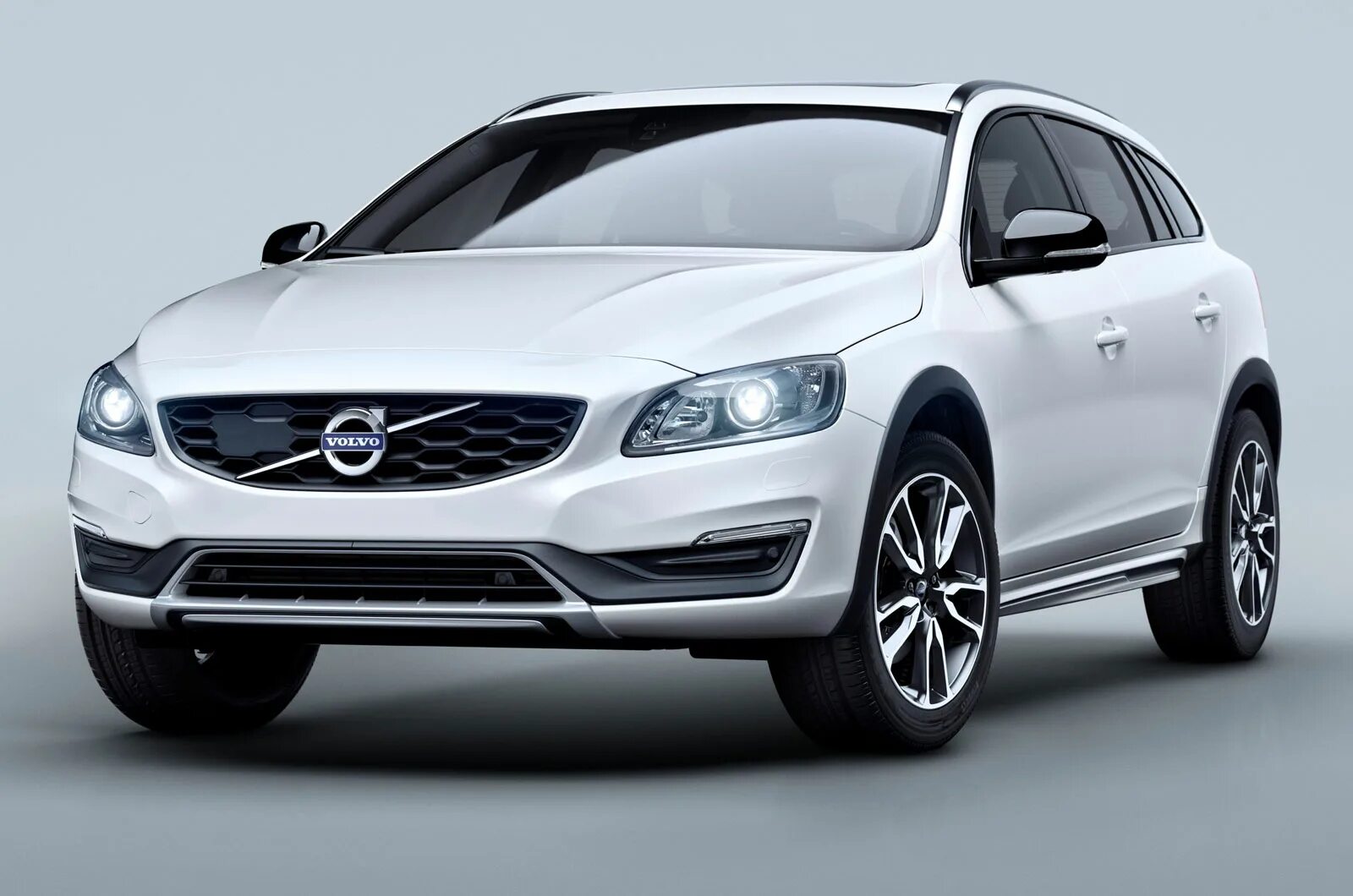 Вольво чья страна. Вольво v60 Cross Country. Volvo v60 Cross Country 2018. Volvo v60 2017. Volvo v60 sedan.