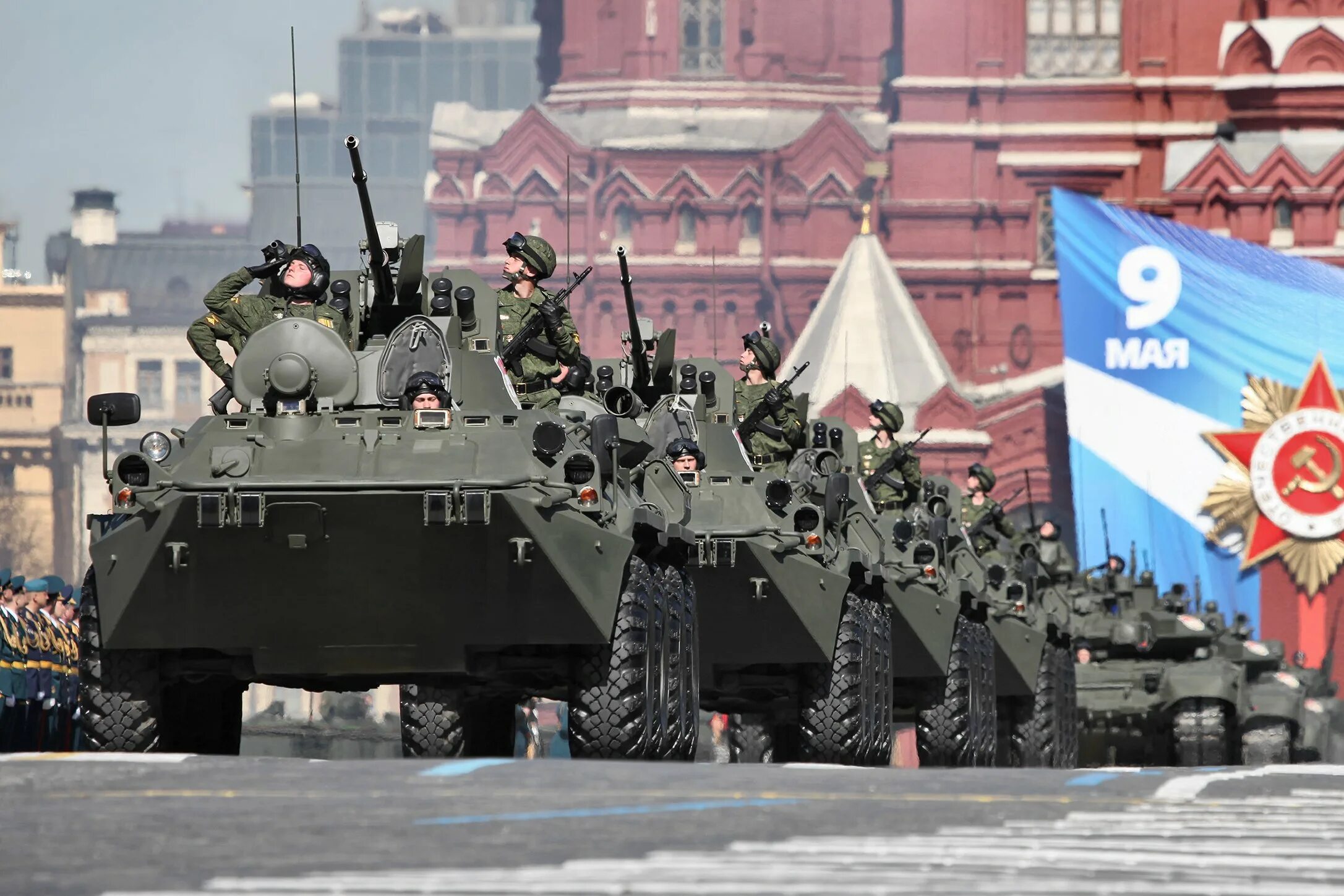 Военные победы стран. Парад на красной площади 2013- БТР. Парад военной техники. Парад Победы техника. Современный парад Победы.