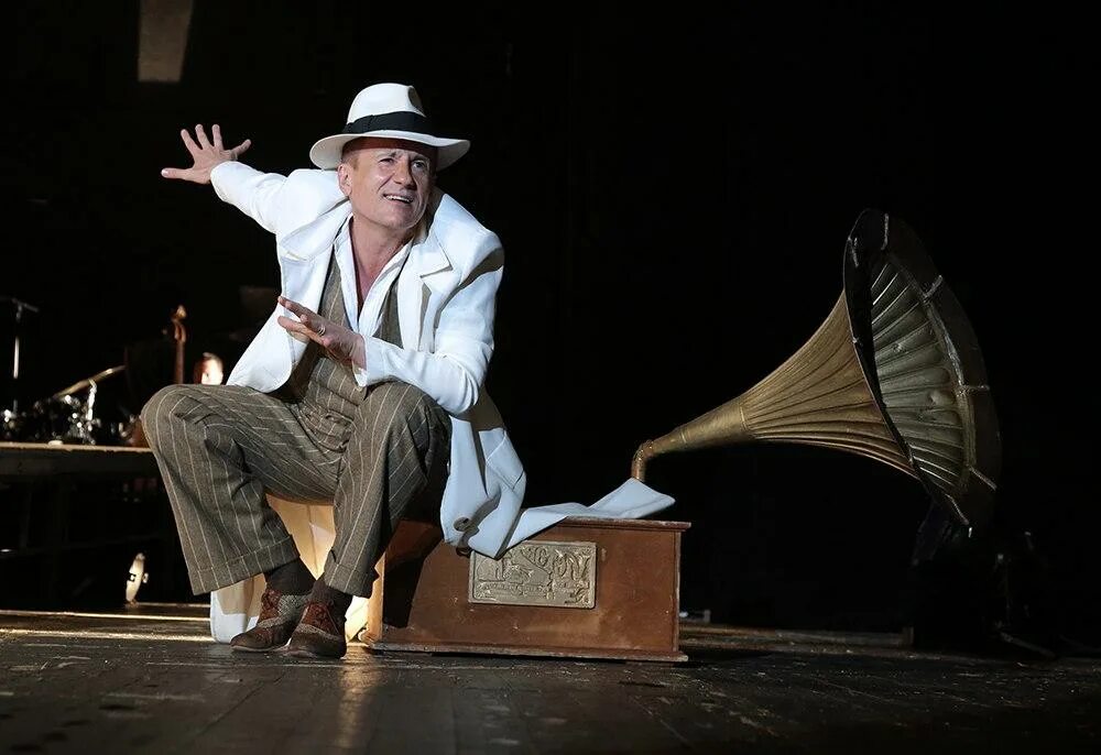 Спектакль одного актера как называется. Евгений гришковец моноспектакль. Спектакль «заповедник довлатова» театральная долина спб. Театр одного актера. Райский театр одного актера.