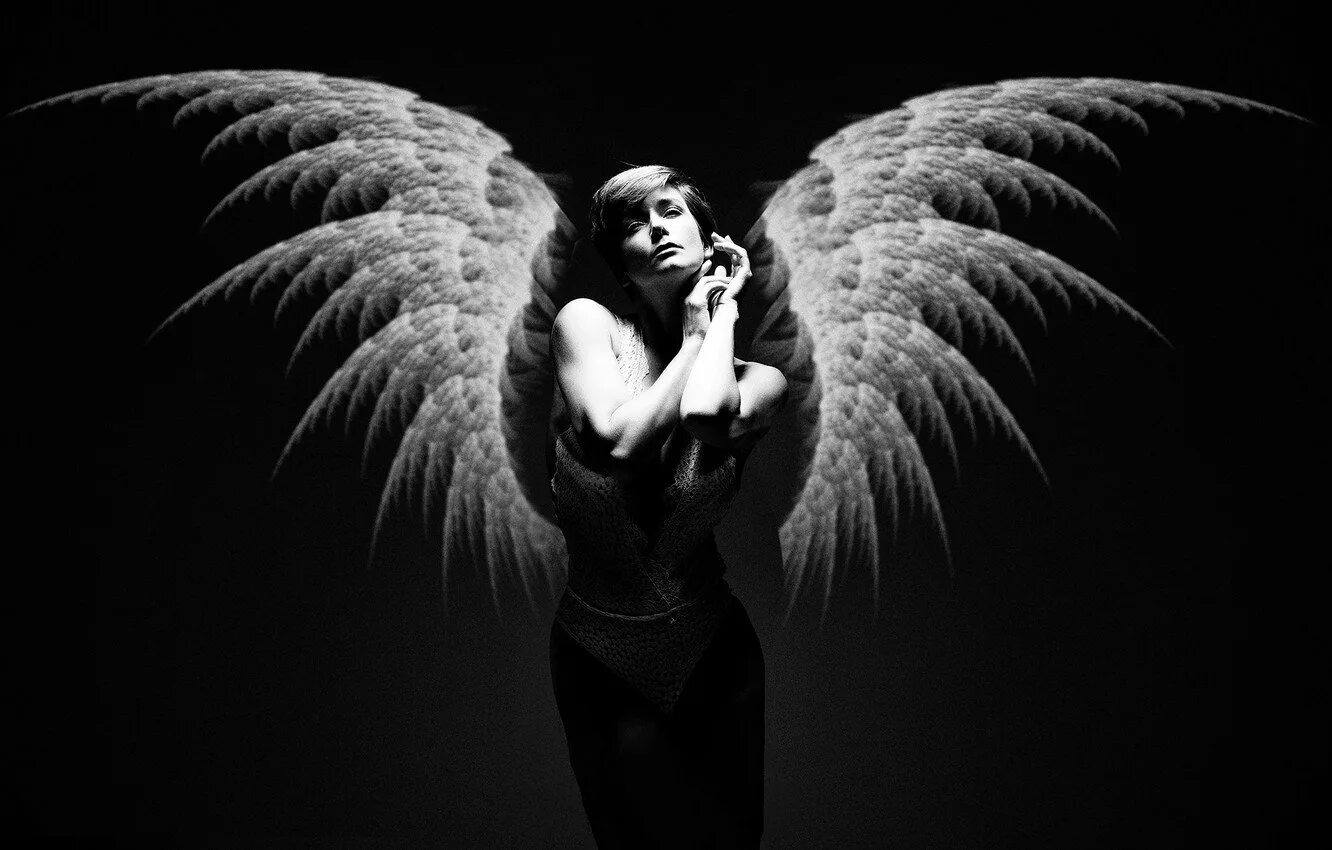Ангел. Ангел фото. Ангел на черном фоне. Крылья ангела. Крылья на черном фоне
