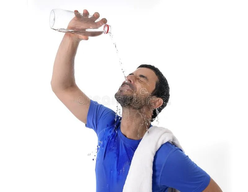 брызги воды с воздухом брызги в воде на синем фонебрызги воды брызги с воздухом 