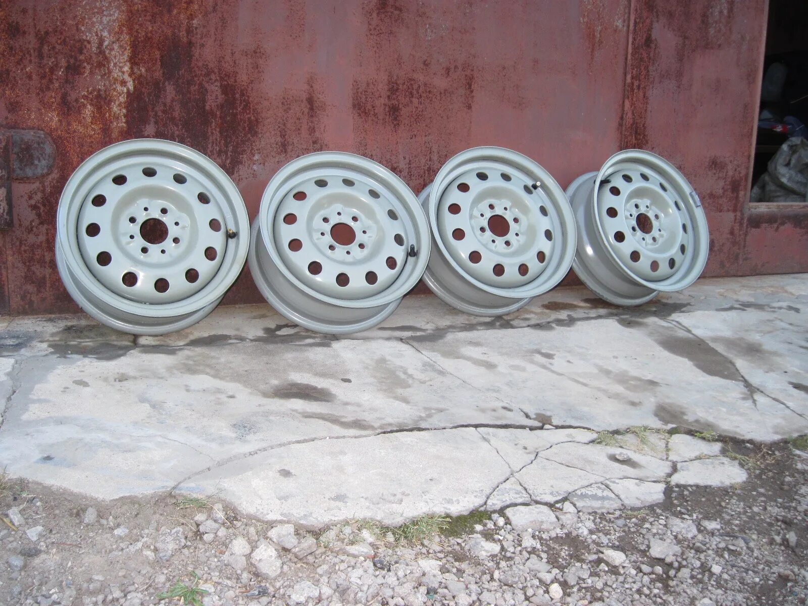 Заводские штампованные диски. Штамповки тойота r18. Ваз 2103 на дисках. Заводские штампованные диски. Штампованные диски р13 на ваз 2109.