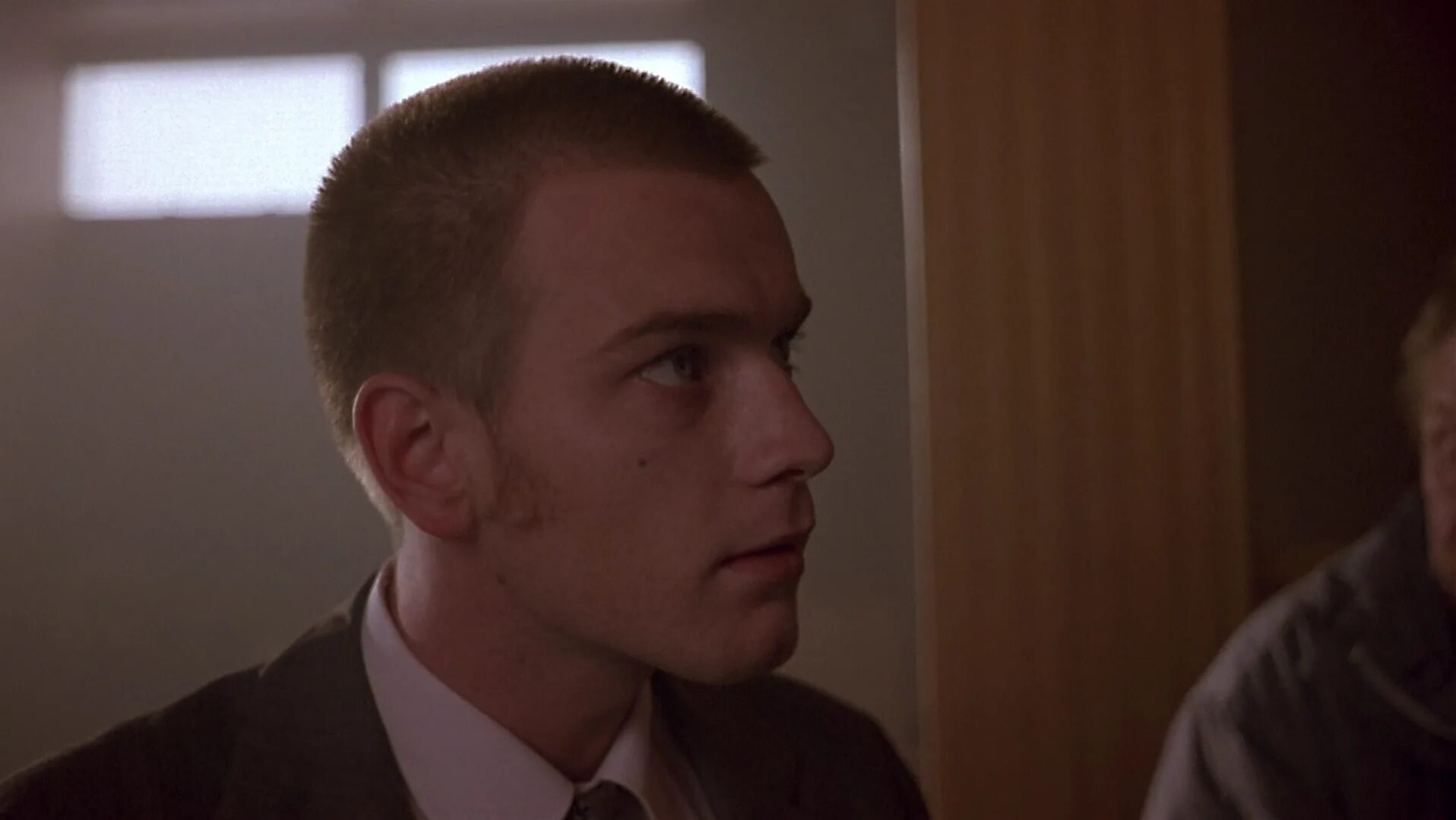 На игле трейлер. На игле трейлер. На игле трейлер. Трейнспоттинг 2. Юэн макгрегор на игле.