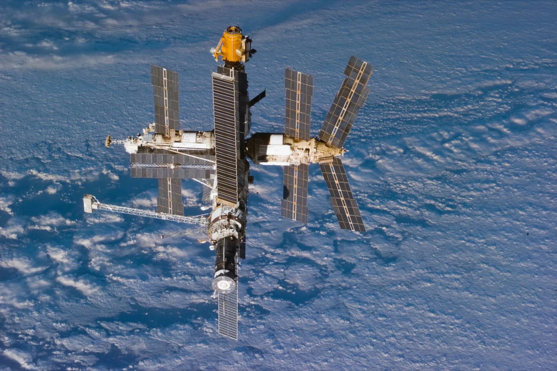 Space station. Российская орбитальная станция “мир”. Станция мир 1986. 1986 Запущена Советская орбитальная станция «мир». Космическая станция «мир» (20.02.1986-16.03.2001).