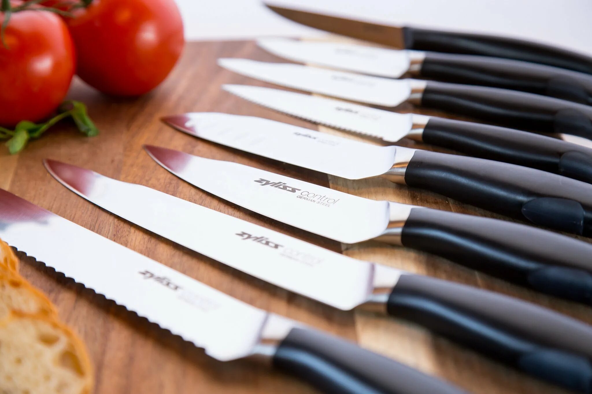Острые кухонные ножи. Кухонный нож. Ножи кухонные профессиональные. Острый кухонный нож. Нож для мяса и овощей.