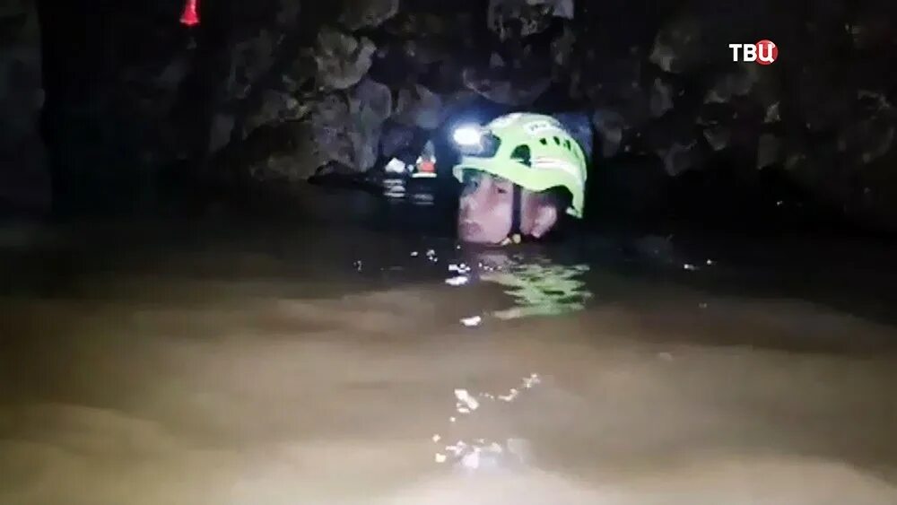 Спасательная операция в пещере Тхамлуангнангнон. Спасение детей из пещеры в Таиланде. Тайланд дети застряли в пещере. Спасательная операция в Таиланде детей.